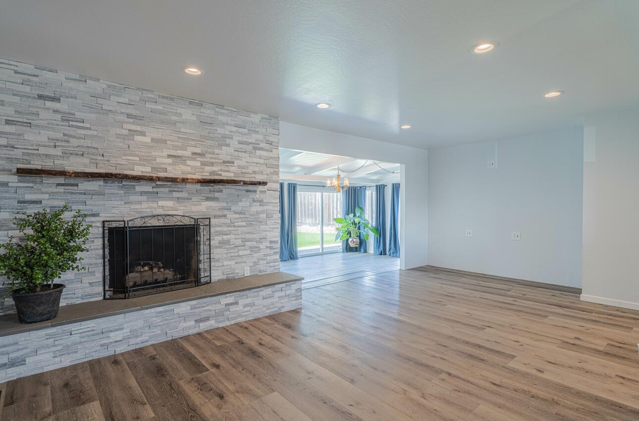 Detail Gallery Image 12 of 40 For 13 Saint Brendan Way, Salinas,  CA 93906 - 3 Beds | 2 Baths