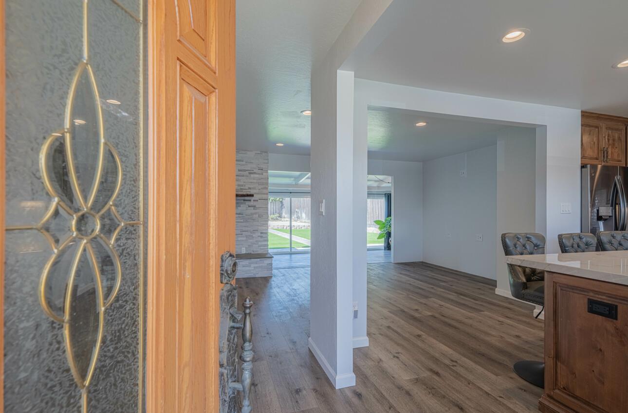Detail Gallery Image 4 of 40 For 13 Saint Brendan Way, Salinas,  CA 93906 - 3 Beds | 2 Baths