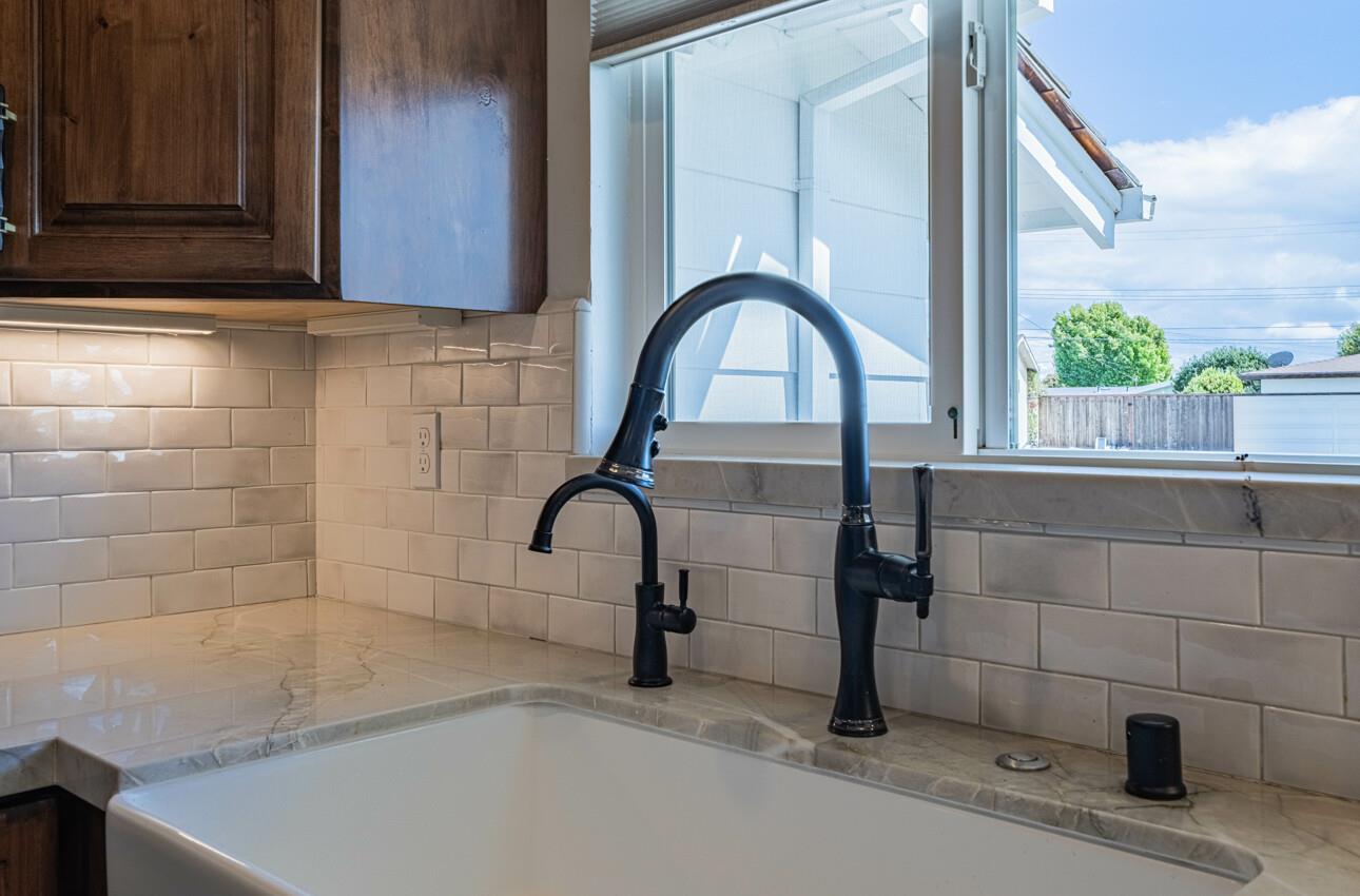 Detail Gallery Image 9 of 40 For 13 Saint Brendan Way, Salinas,  CA 93906 - 3 Beds | 2 Baths