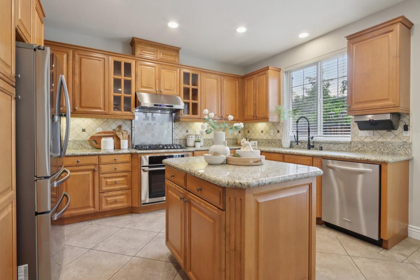 Detail Gallery Image 10 of 67 For 7237 Longhill Way, San Jose,  CA 95138 - 5 Beds | 3/1 Baths