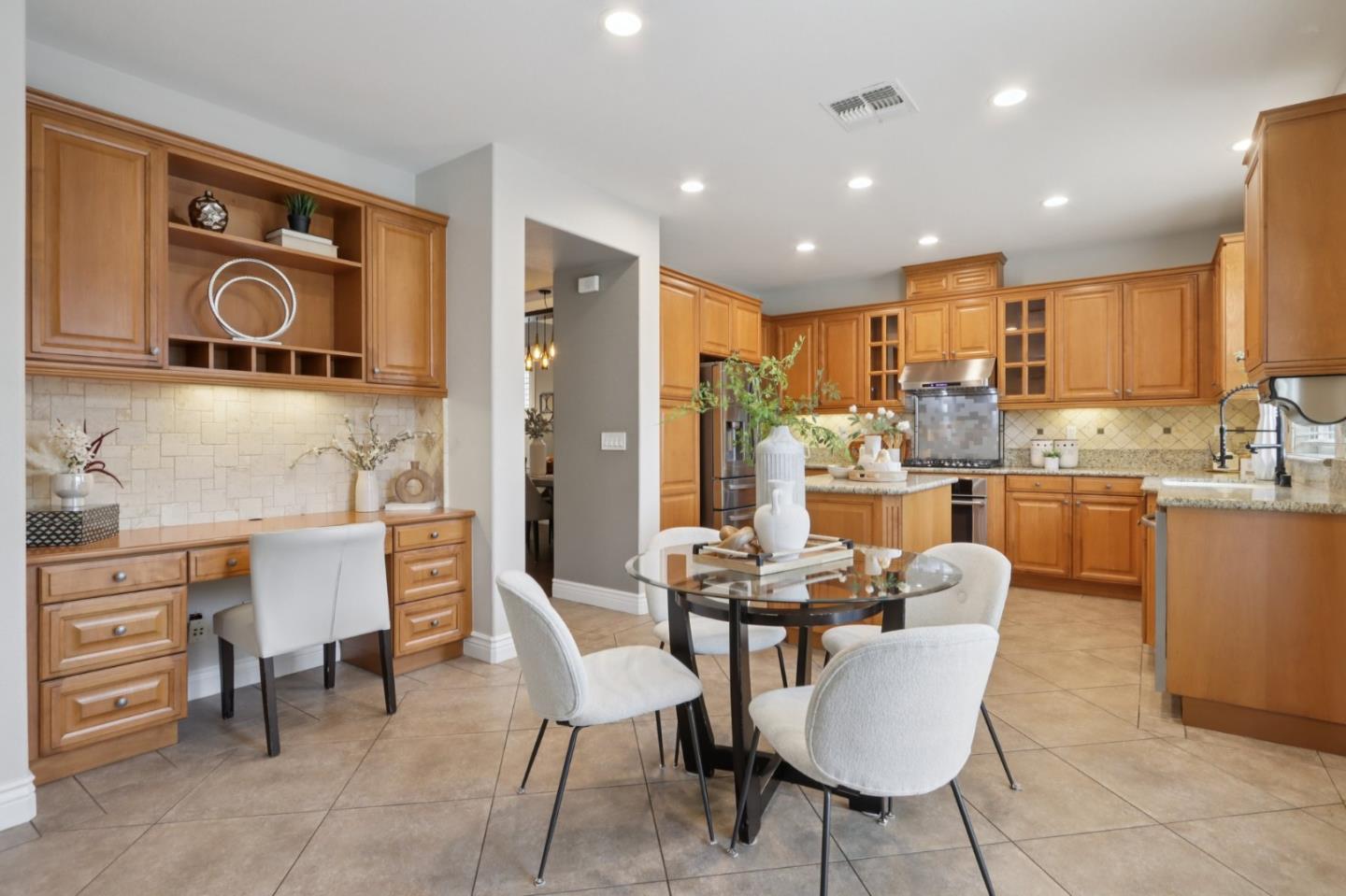 Detail Gallery Image 15 of 67 For 7237 Longhill Way, San Jose,  CA 95138 - 5 Beds | 3/1 Baths
