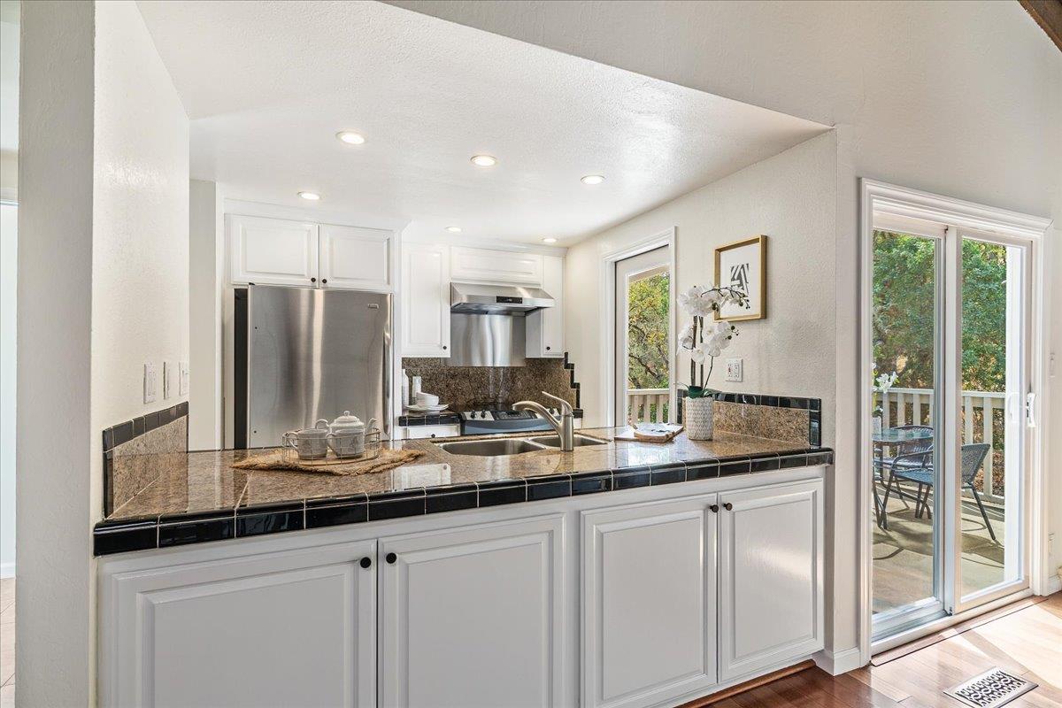 Detail Gallery Image 16 of 54 For 359 Ridgeview Dr, Pleasant Hill,  CA 94523 - 3 Beds | 2/1 Baths