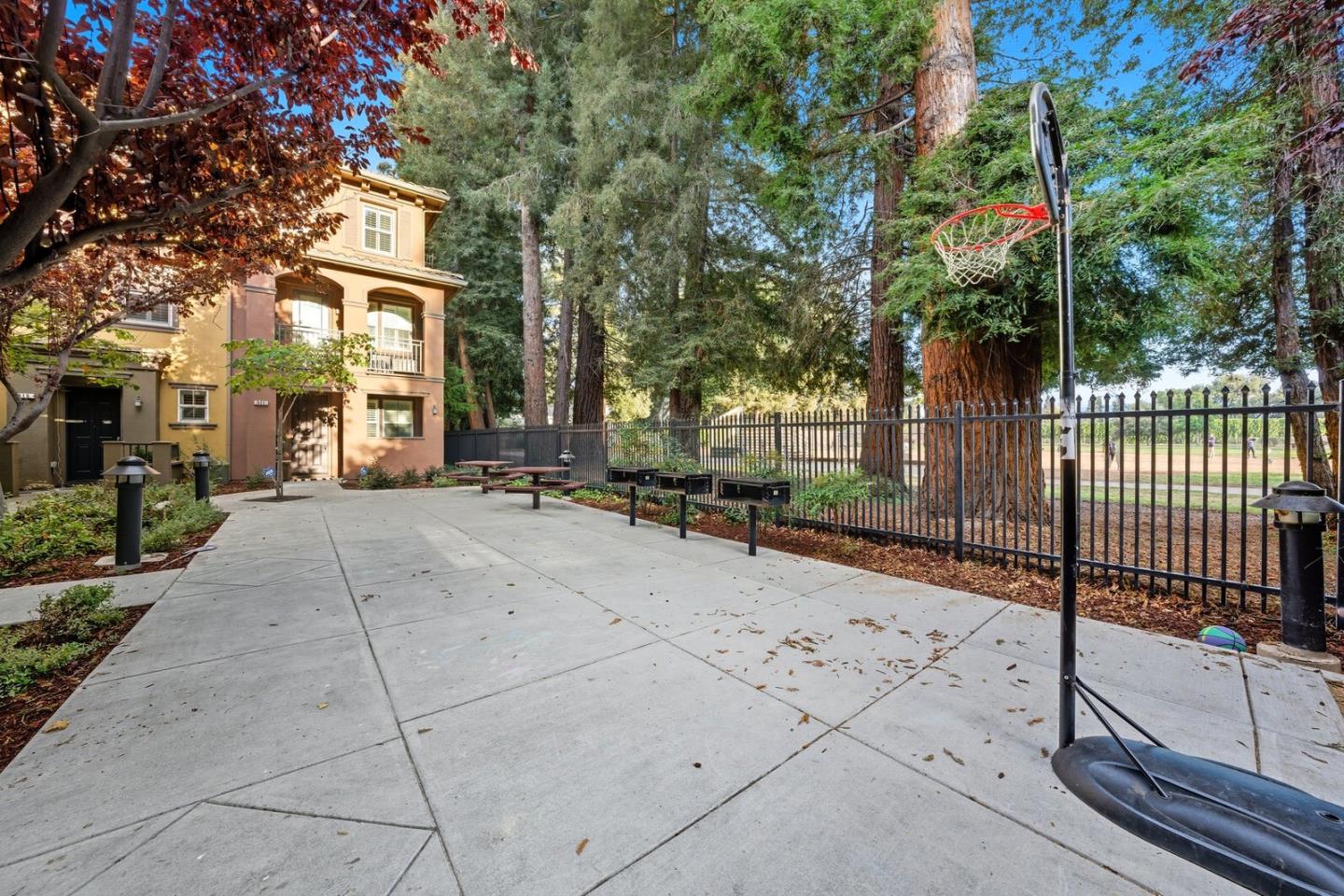 Detail Gallery Image 28 of 34 For 2870 Monroe Ter, San Jose,  CA 95128 - 3 Beds | 3 Baths