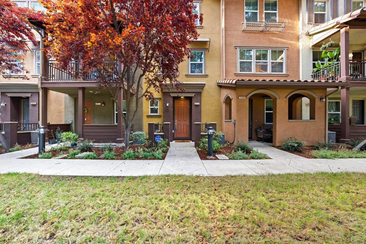 Detail Gallery Image 3 of 34 For 2870 Monroe Ter, San Jose,  CA 95128 - 3 Beds | 3 Baths