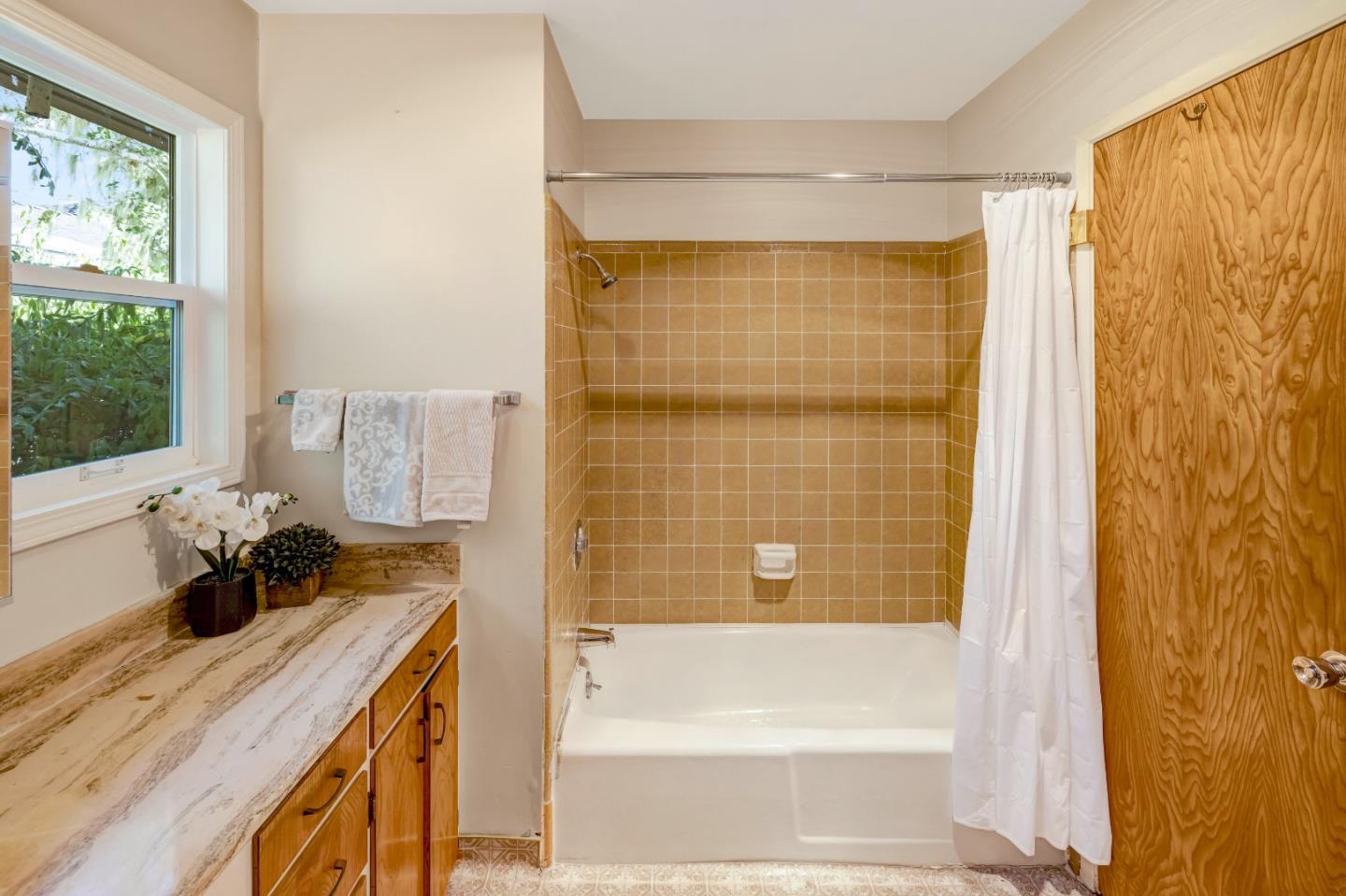 Detail Gallery Image 16 of 34 For 30 via Encanto, Monterey,  CA 93940 - 3 Beds | 2/1 Baths
