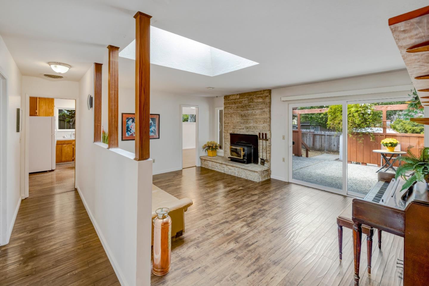 Detail Gallery Image 3 of 34 For 30 via Encanto, Monterey,  CA 93940 - 3 Beds | 2/1 Baths