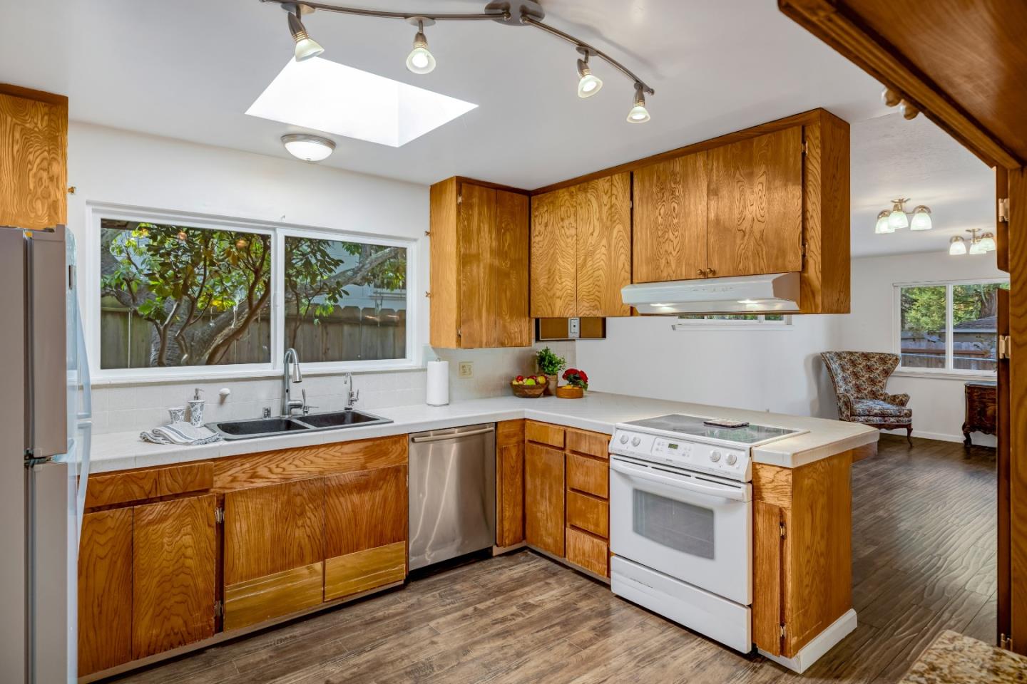 Detail Gallery Image 6 of 34 For 30 via Encanto, Monterey,  CA 93940 - 3 Beds | 2/1 Baths