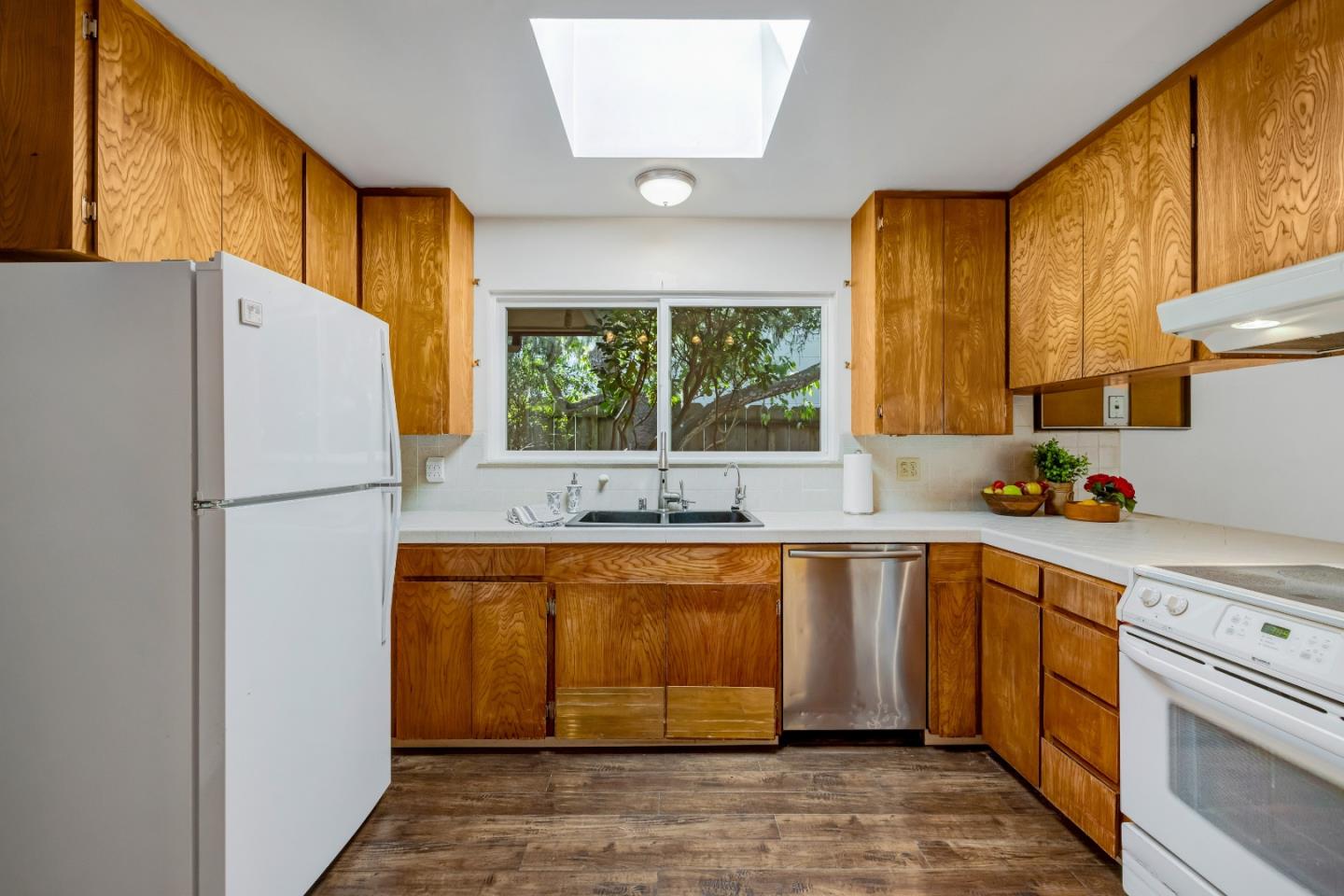 Detail Gallery Image 7 of 34 For 30 via Encanto, Monterey,  CA 93940 - 3 Beds | 2/1 Baths