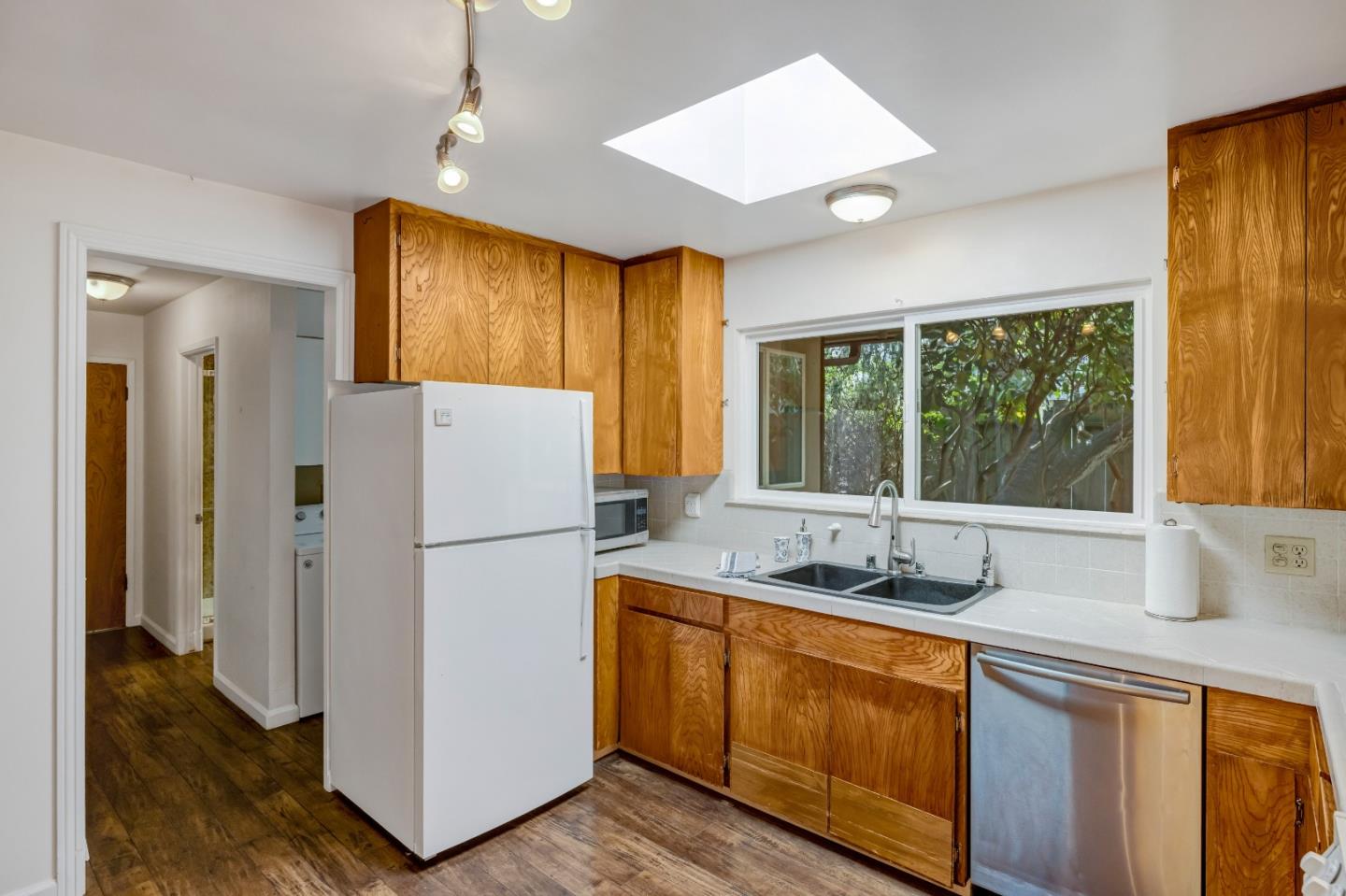 Detail Gallery Image 8 of 34 For 30 via Encanto, Monterey,  CA 93940 - 3 Beds | 2/1 Baths
