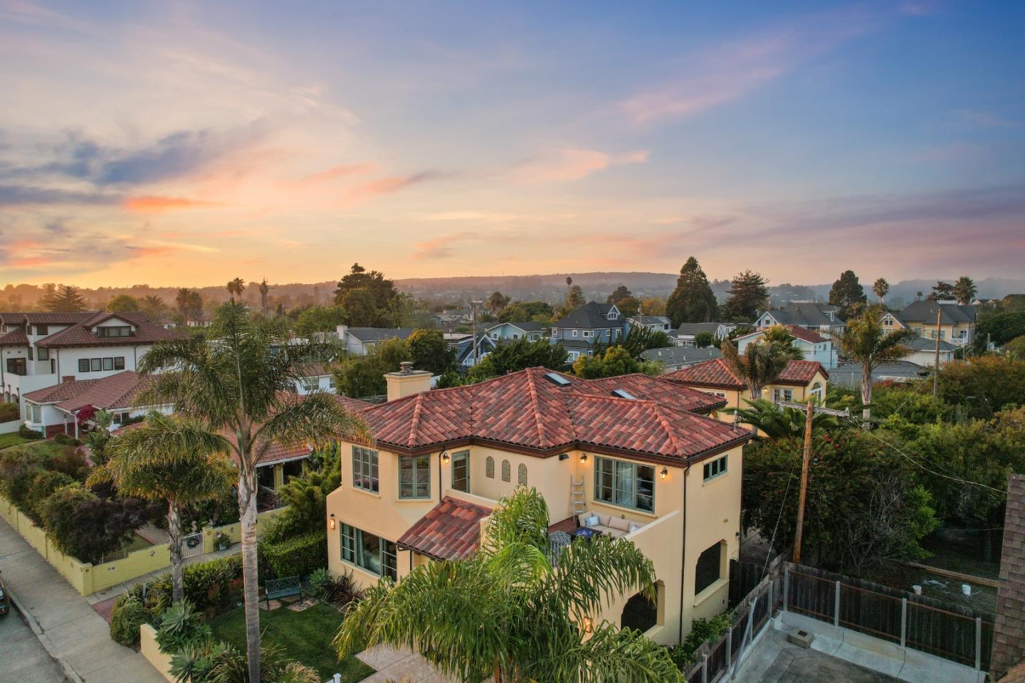 Detail Gallery Image 5 of 76 For 116 Monterey St, Santa Cruz,  CA 95060 - 4 Beds | 4 Baths