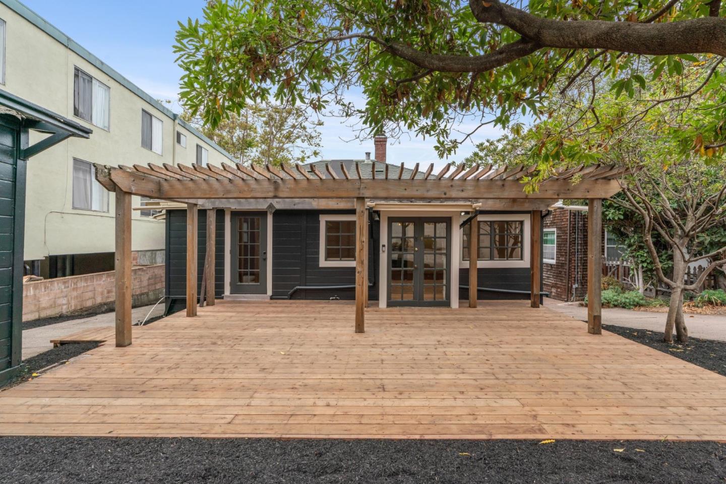Detail Gallery Image 15 of 25 For 1325 Henry St, Berkeley,  CA 94709 - 3 Beds | 2 Baths