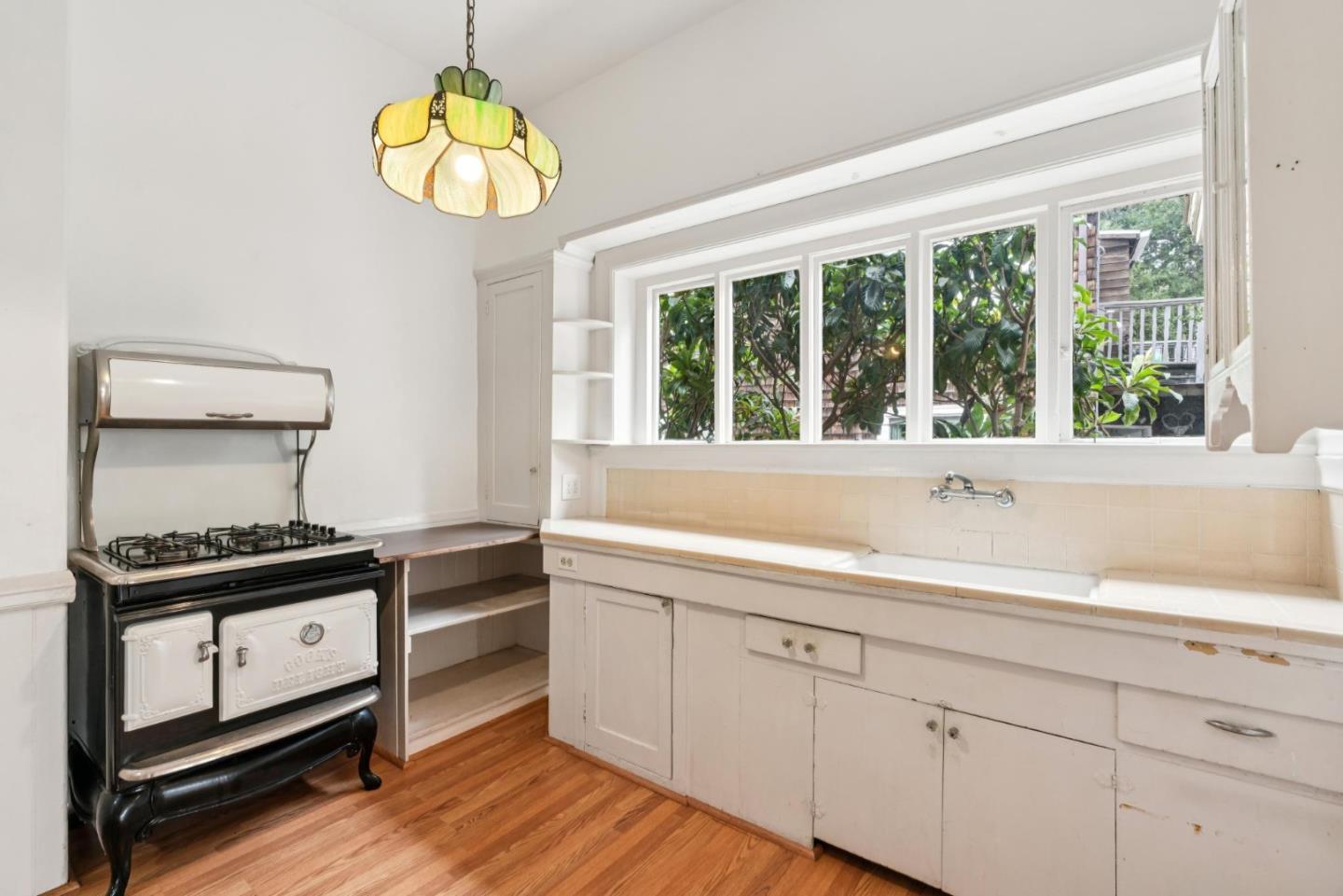 Detail Gallery Image 8 of 25 For 1325 Henry St, Berkeley,  CA 94709 - 3 Beds | 2 Baths
