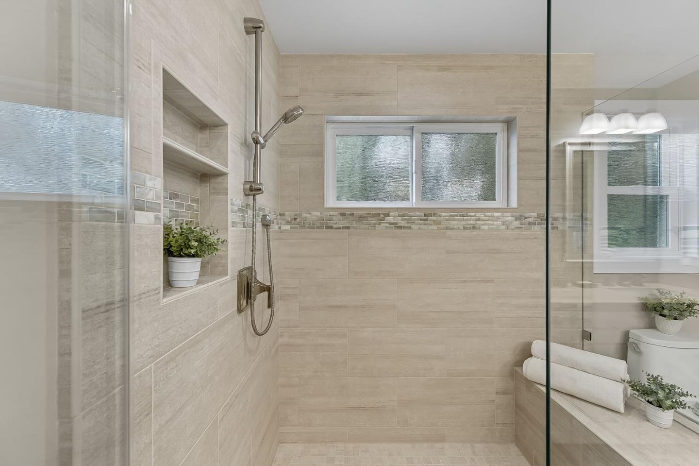 Detail Gallery Image 15 of 26 For 1426 Chestnut St, San Carlos,  CA 94070 - 3 Beds | 2 Baths