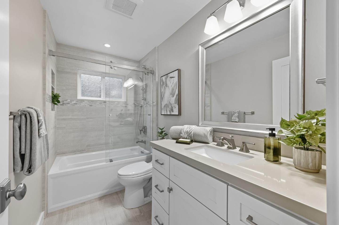 Detail Gallery Image 18 of 26 For 1426 Chestnut St, San Carlos,  CA 94070 - 3 Beds | 2 Baths