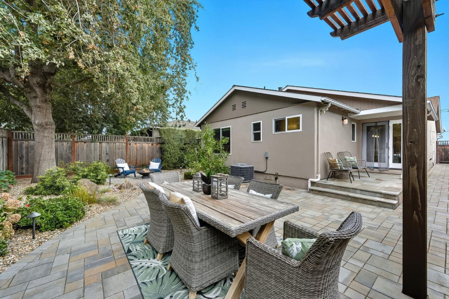 Detail Gallery Image 20 of 26 For 1426 Chestnut St, San Carlos,  CA 94070 - 3 Beds | 2 Baths