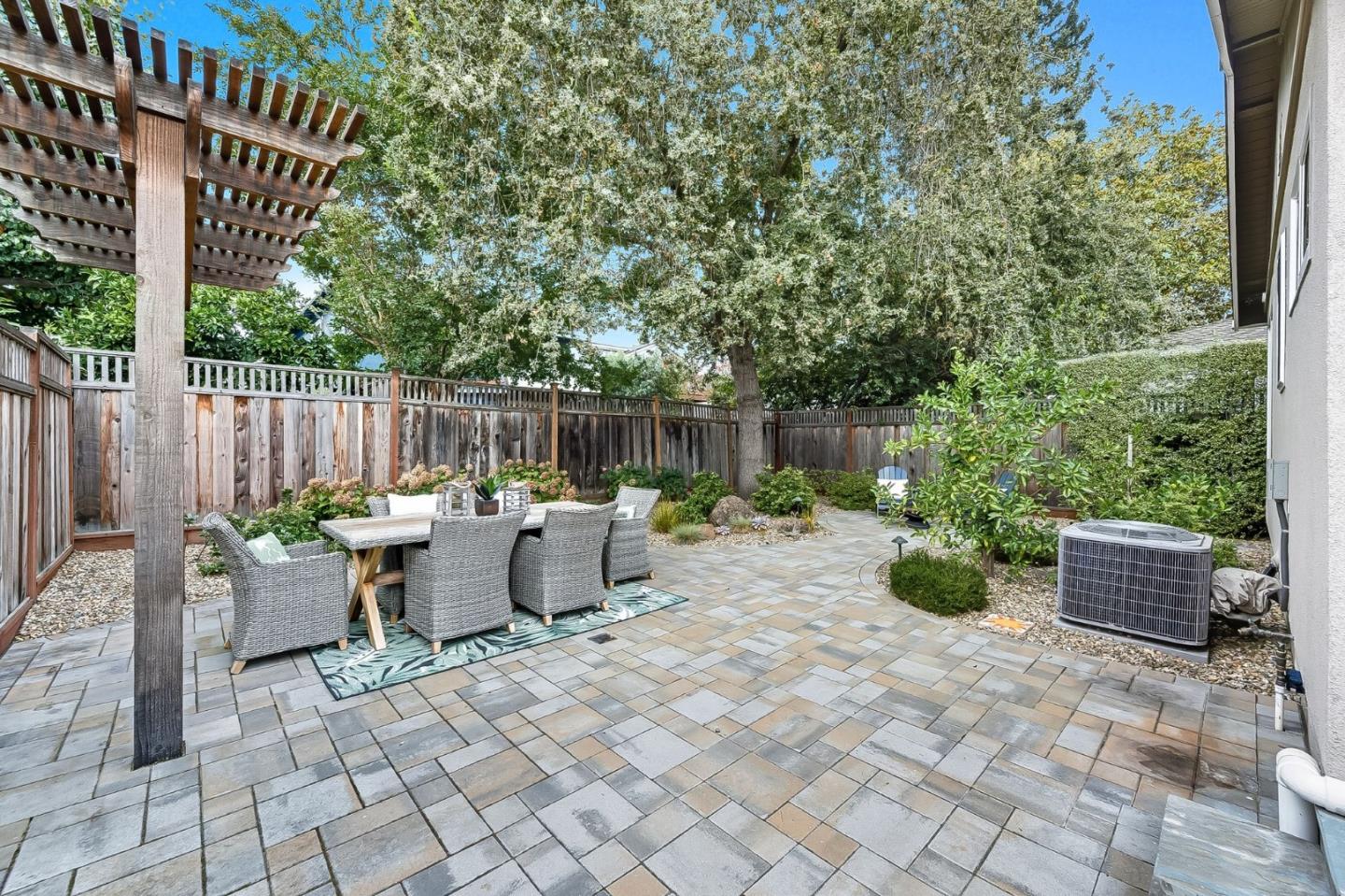 Detail Gallery Image 21 of 26 For 1426 Chestnut St, San Carlos,  CA 94070 - 3 Beds | 2 Baths