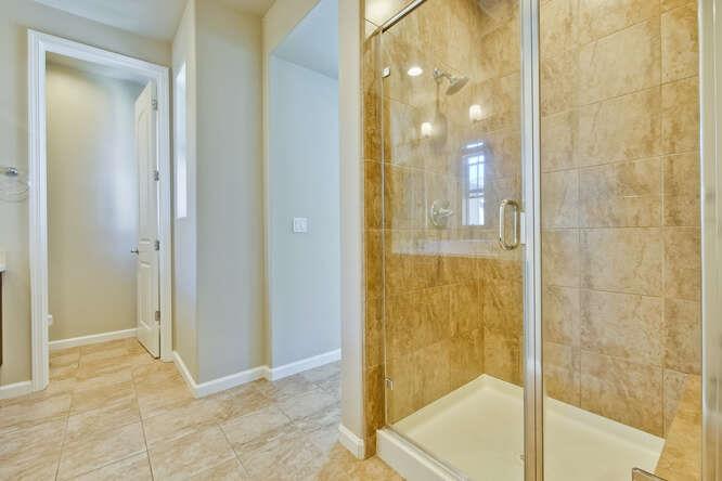 Detail Gallery Image 12 of 21 For 525 Aspen Pl, East Palo Alto,  CA 94303 - 4 Beds | 2/1 Baths