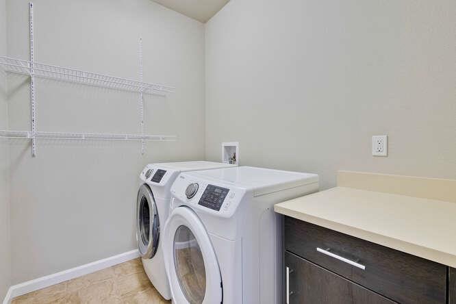 Detail Gallery Image 14 of 21 For 525 Aspen Pl, East Palo Alto,  CA 94303 - 4 Beds | 2/1 Baths