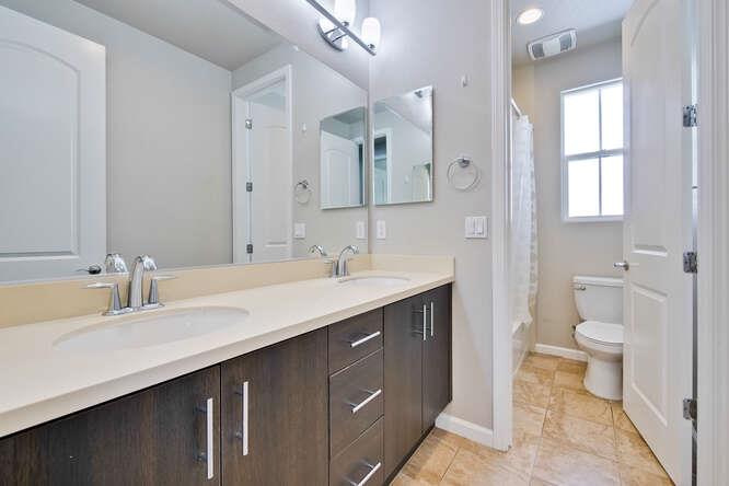 Detail Gallery Image 16 of 21 For 525 Aspen Pl, East Palo Alto,  CA 94303 - 4 Beds | 2/1 Baths