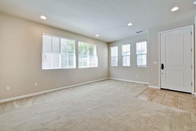 Detail Gallery Image 3 of 21 For 525 Aspen Pl, East Palo Alto,  CA 94303 - 4 Beds | 2/1 Baths