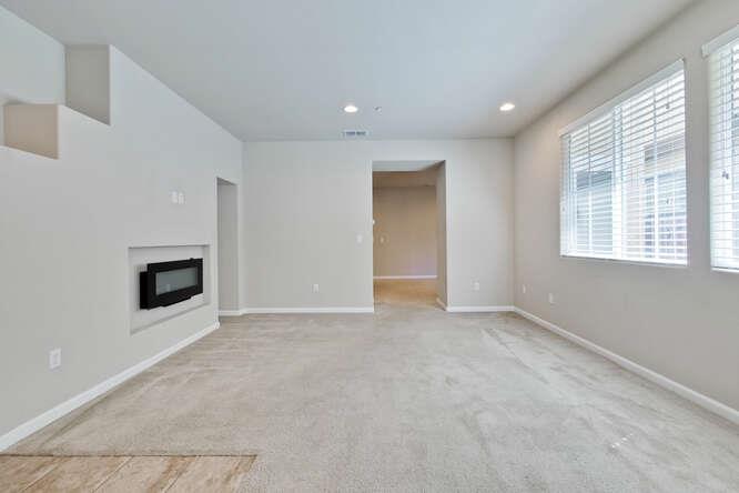 Detail Gallery Image 5 of 21 For 525 Aspen Pl, East Palo Alto,  CA 94303 - 4 Beds | 2/1 Baths