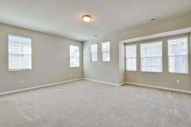 Detail Gallery Image 9 of 21 For 525 Aspen Pl, East Palo Alto,  CA 94303 - 4 Beds | 2/1 Baths