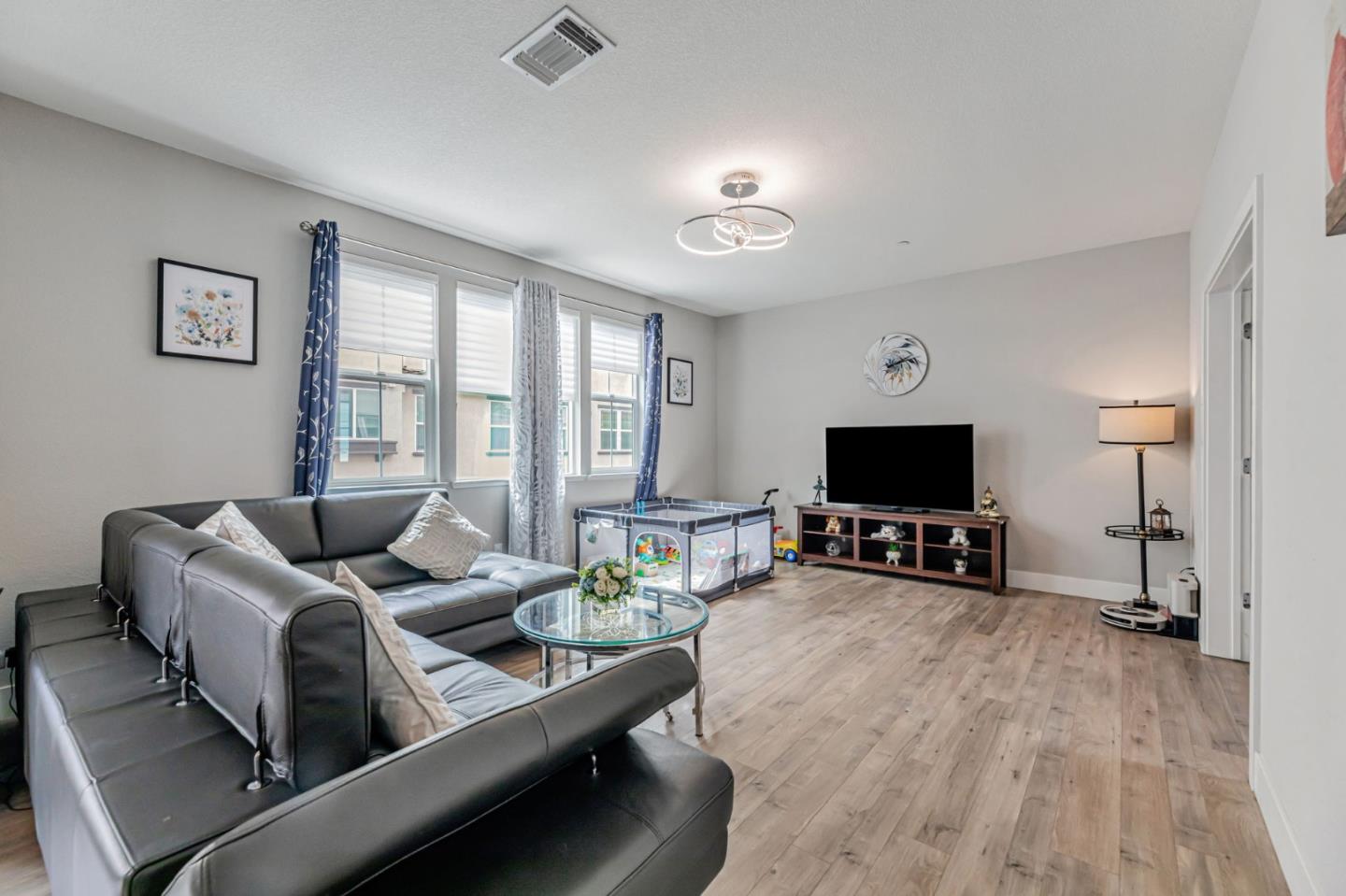Detail Gallery Image 2 of 25 For 1549 Pratt Pl, Santa Clara,  CA 95050 - 3 Beds | 3/1 Baths