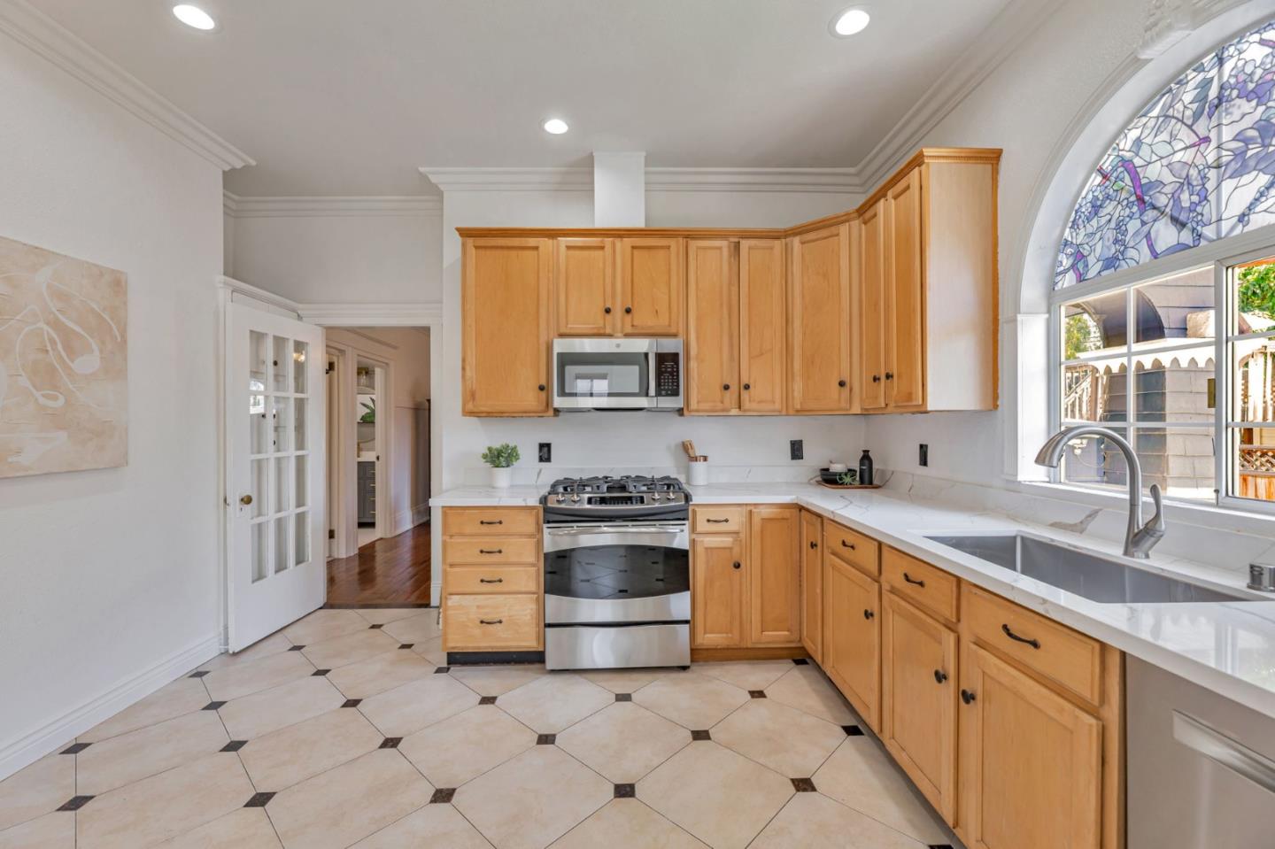 Detail Gallery Image 11 of 34 For 309 S 19th St, San Jose,  CA 95116 - 4 Beds | 3 Baths