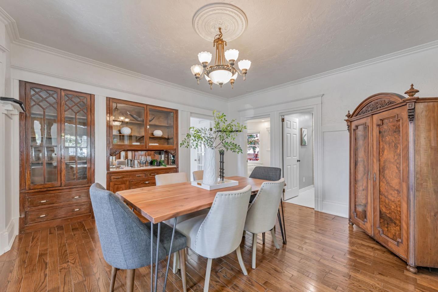 Detail Gallery Image 6 of 34 For 309 S 19th St, San Jose,  CA 95116 - 4 Beds | 3 Baths