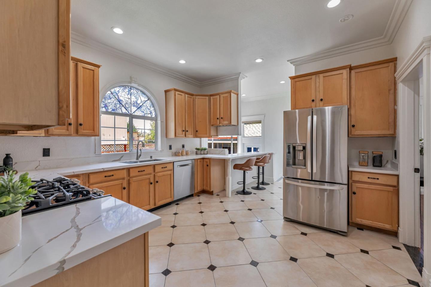 Detail Gallery Image 9 of 34 For 309 S 19th St, San Jose,  CA 95116 - 4 Beds | 3 Baths