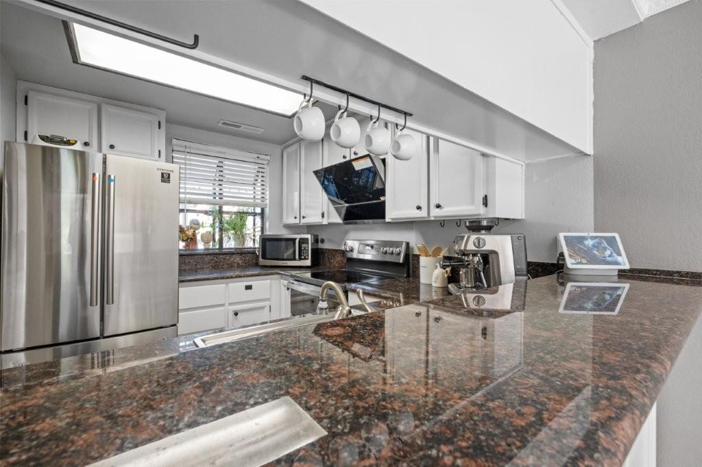 Detail Gallery Image 4 of 23 For 6345 Joaquin Murieta Ave #B,  Newark,  CA 94560 - 2 Beds | 1/1 Baths