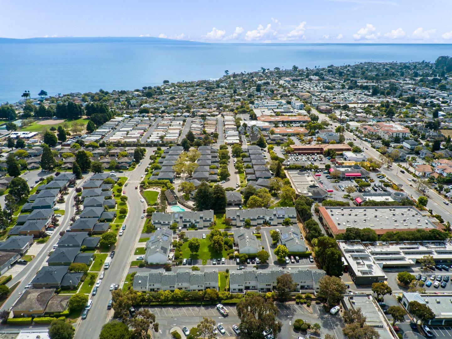 Detail Gallery Image 2 of 32 For 1505 42nd Ave #7,  Capitola,  CA 95010 - 3 Beds | 2/1 Baths