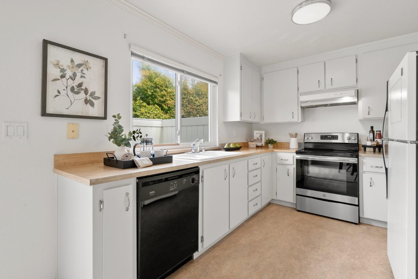 Detail Gallery Image 7 of 32 For 1505 42nd Ave #7,  Capitola,  CA 95010 - 3 Beds | 2/1 Baths