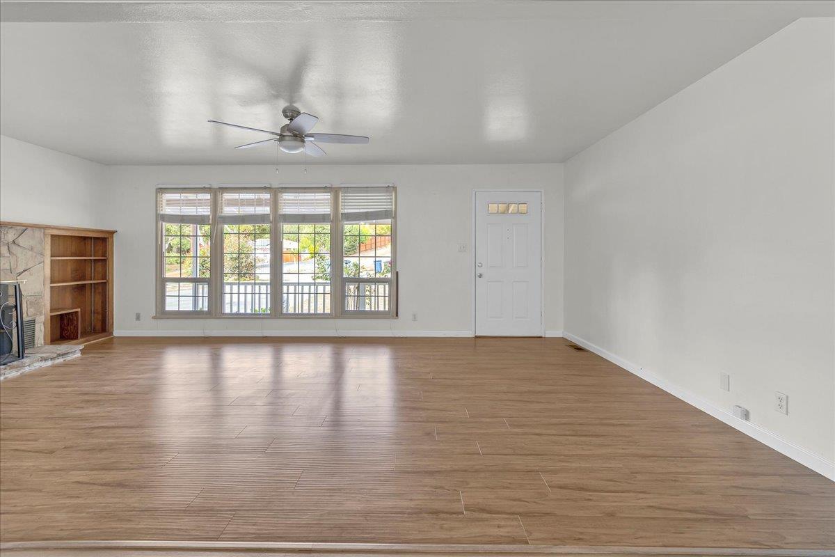 Detail Gallery Image 10 of 29 For 19018 Beatrice Dr, Salinas,  CA 93907 - 3 Beds | 2 Baths