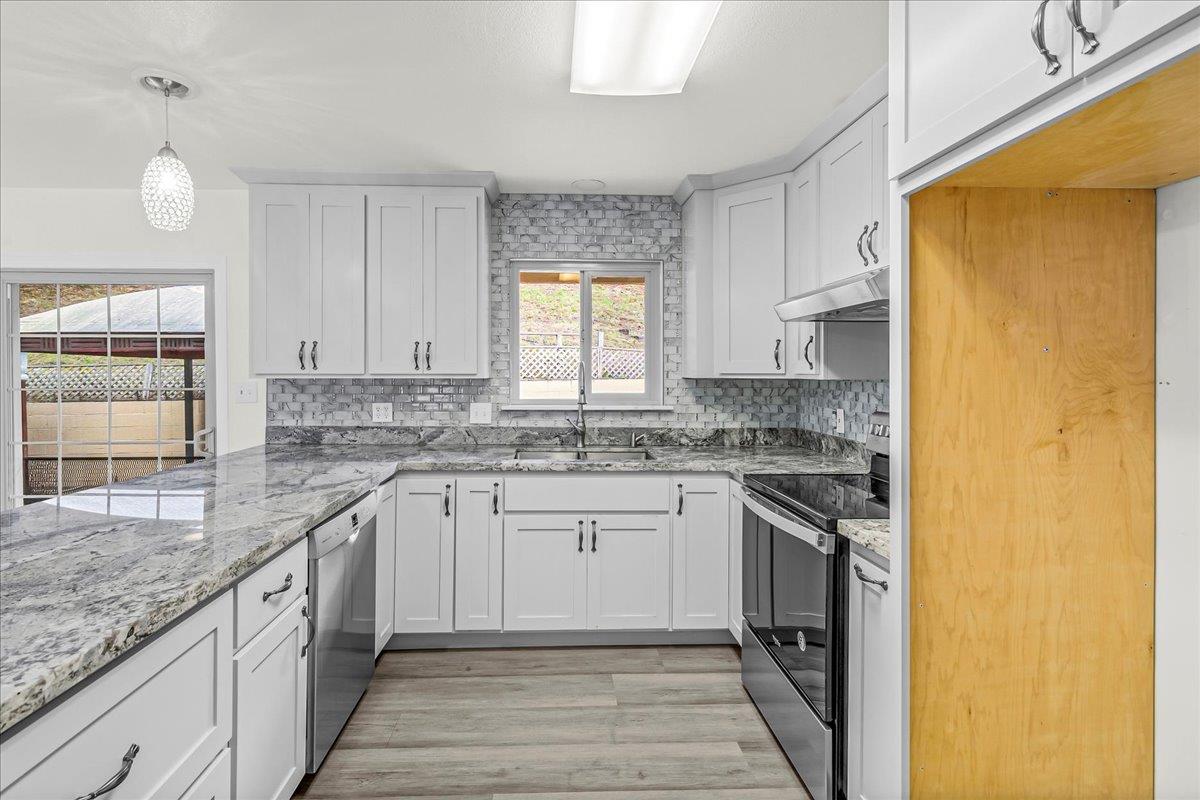 Detail Gallery Image 11 of 29 For 19018 Beatrice Dr, Salinas,  CA 93907 - 3 Beds | 2 Baths