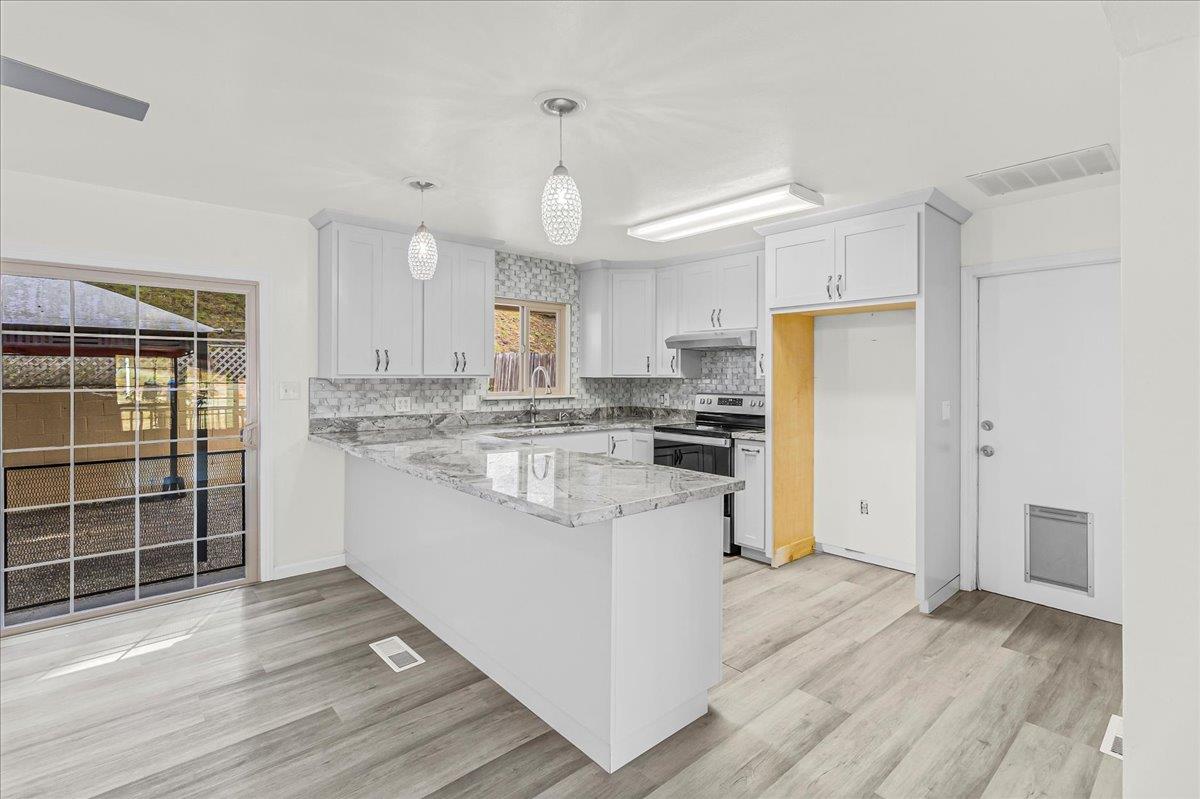 Detail Gallery Image 13 of 29 For 19018 Beatrice Dr, Salinas,  CA 93907 - 3 Beds | 2 Baths