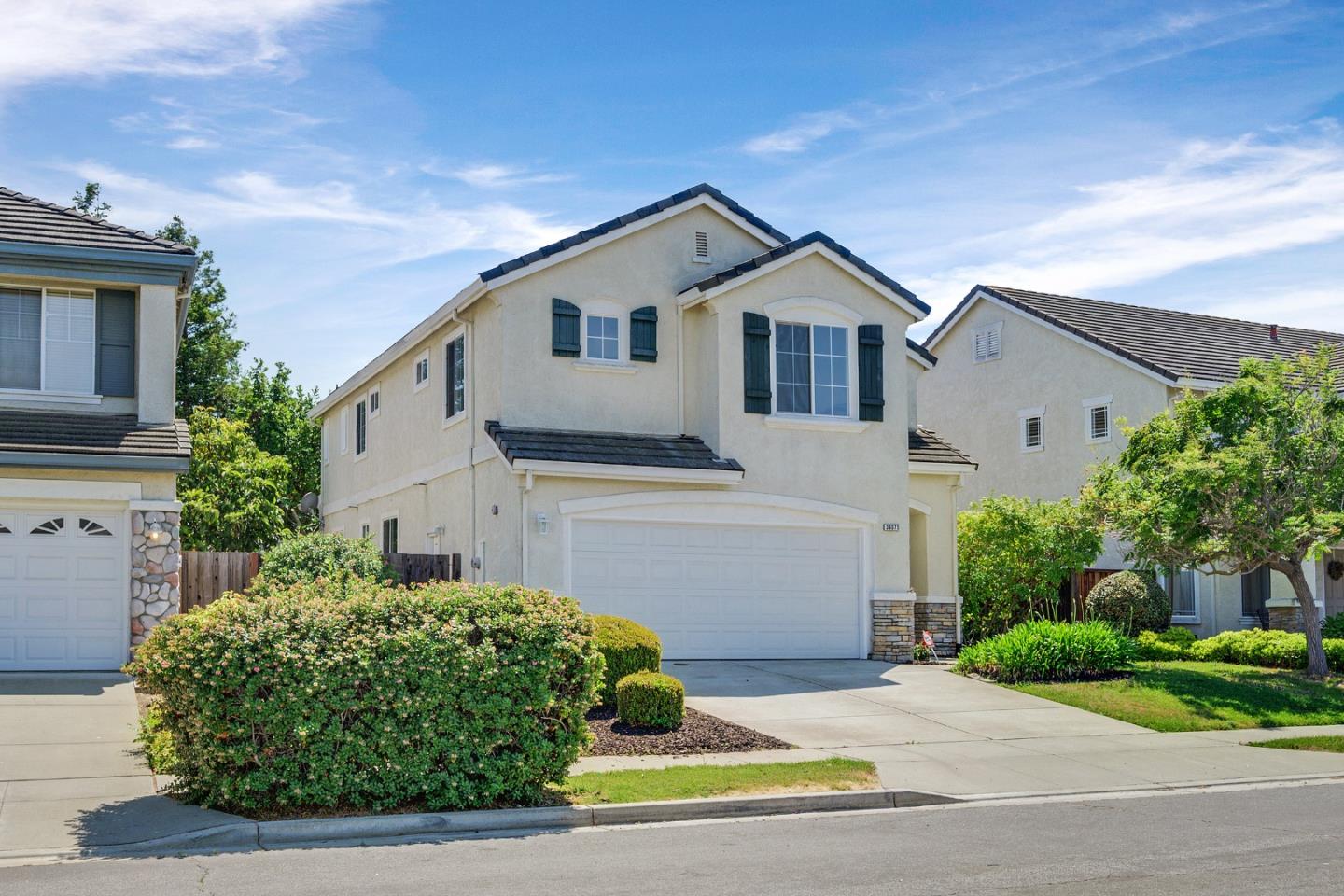 Detail Gallery Image 2 of 56 For 36075 Crystal Springs Dr, Newark,  CA 94560 - 4 Beds | 3 Baths