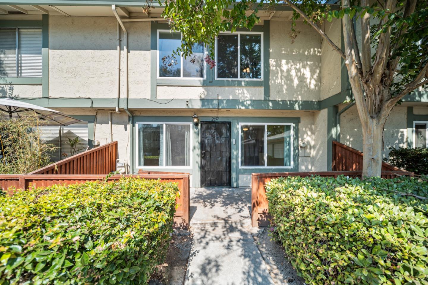 Detail Gallery Image 1 of 22 For 2697 Lone Bluff Way, San Jose,  CA 95111 - 2 Beds | 1/1 Baths