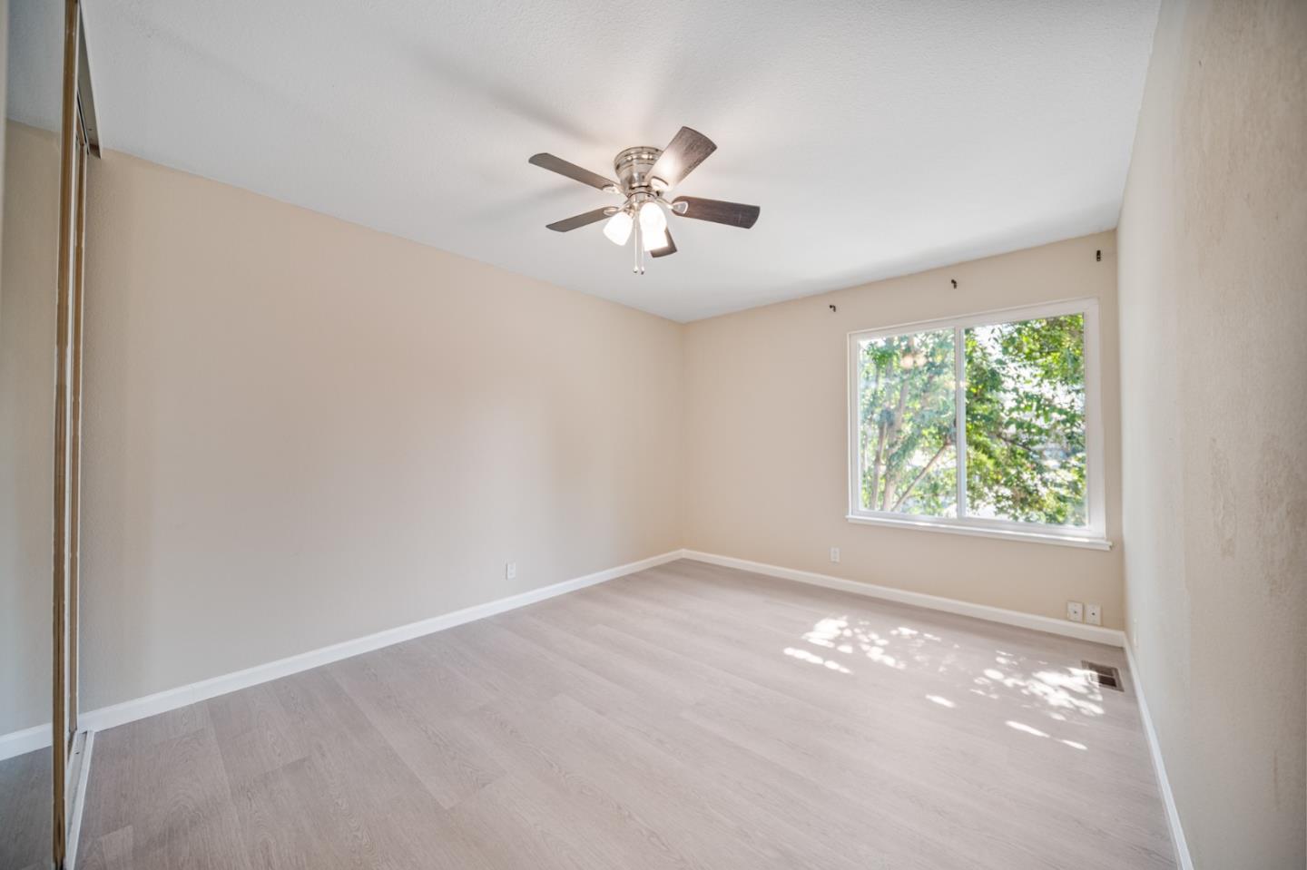 Detail Gallery Image 15 of 22 For 2697 Lone Bluff Way, San Jose,  CA 95111 - 2 Beds | 1/1 Baths