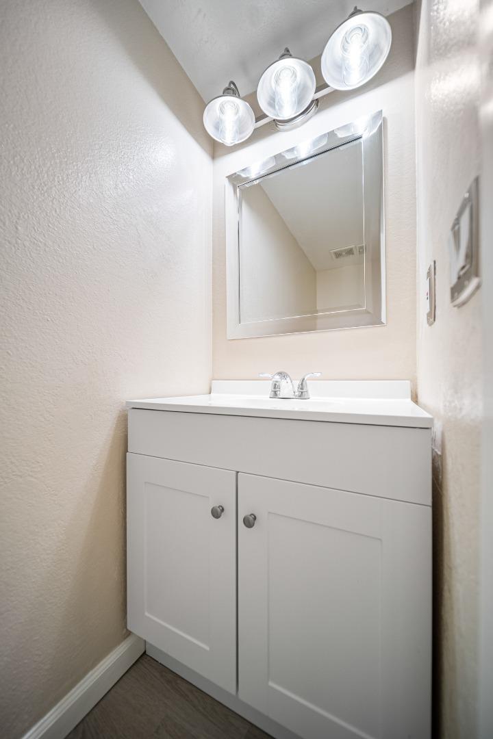 Detail Gallery Image 9 of 22 For 2697 Lone Bluff Way, San Jose,  CA 95111 - 2 Beds | 1/1 Baths
