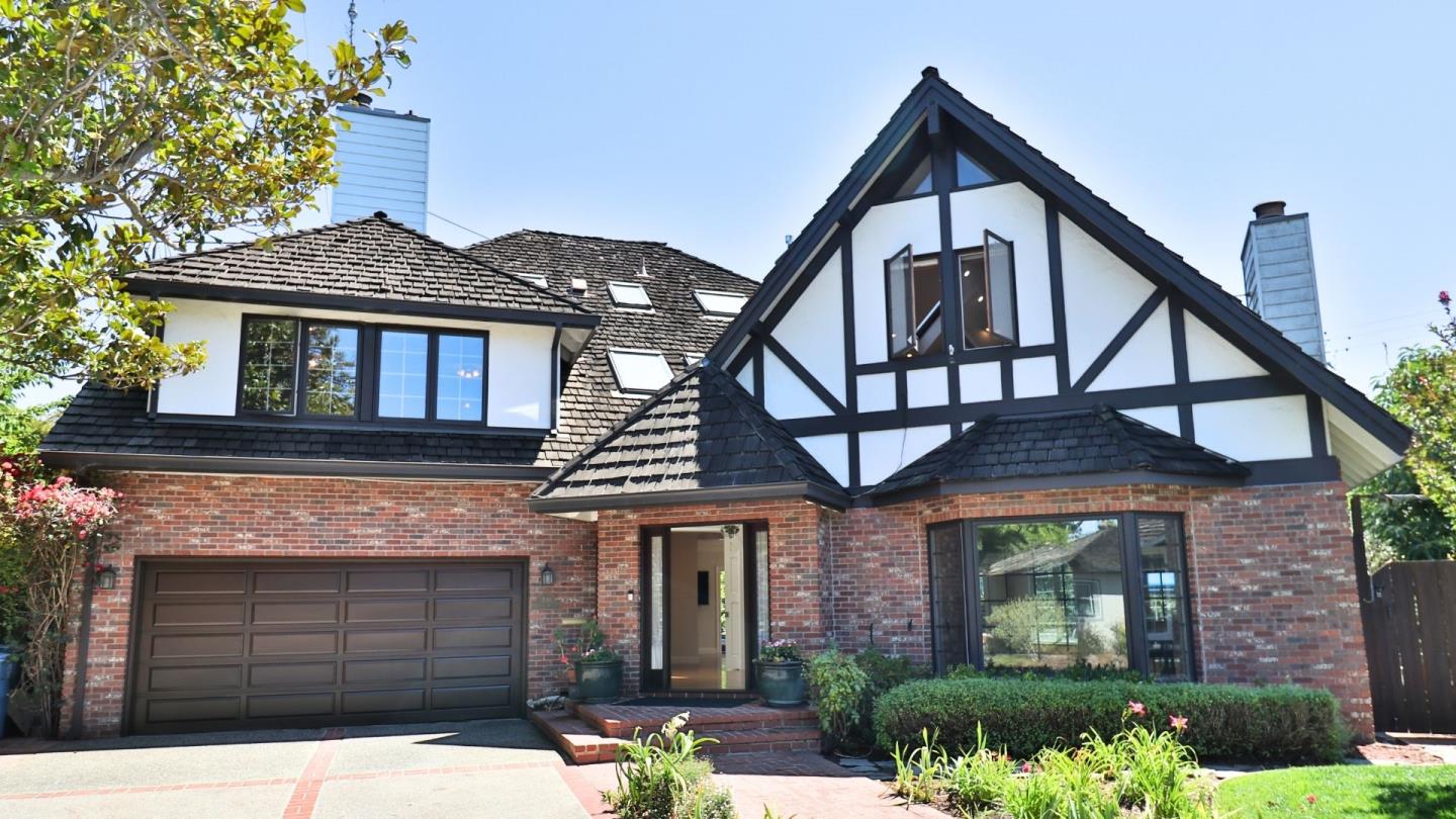 Detail Gallery Image 1 of 71 For 200 Iris Way, Palo Alto,  CA 94303 - 6 Beds | 4/1 Baths