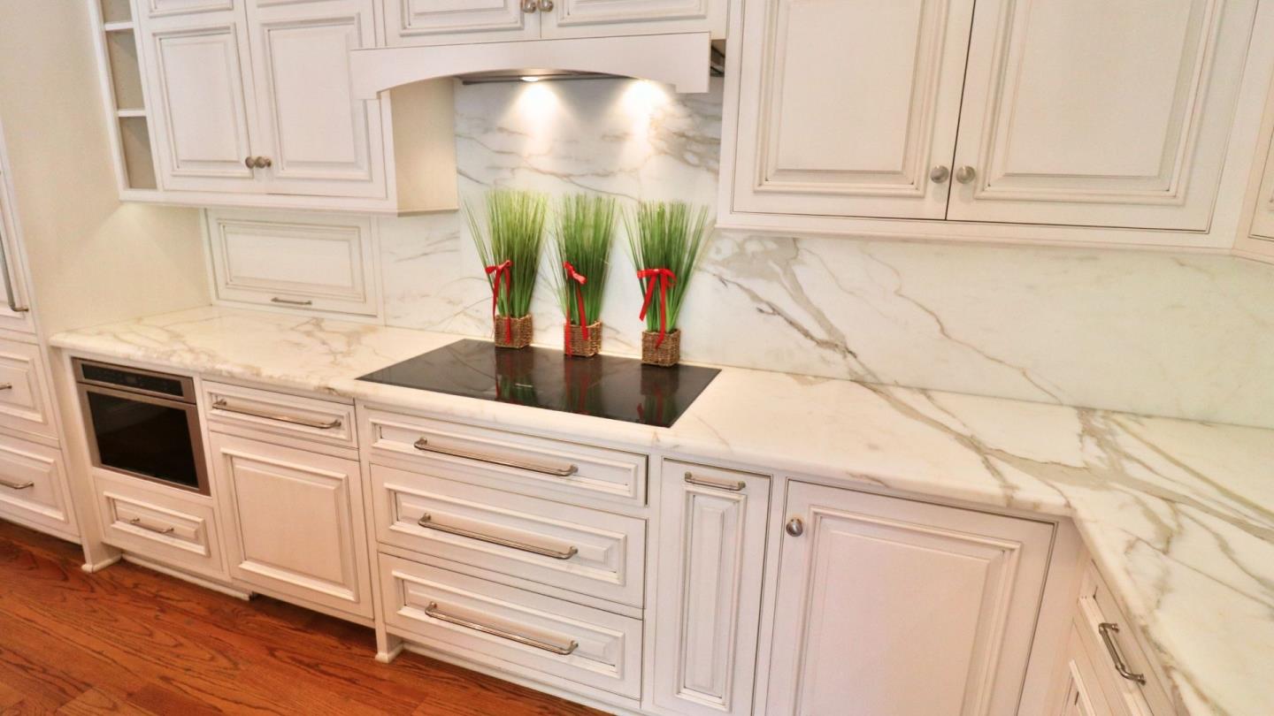 Detail Gallery Image 13 of 71 For 200 Iris Way, Palo Alto,  CA 94303 - 6 Beds | 4/1 Baths