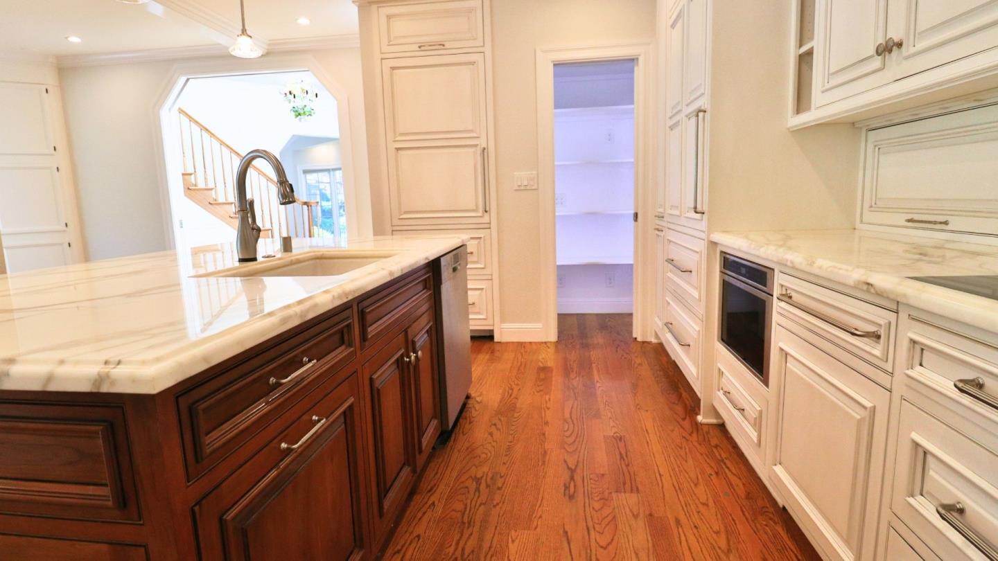 Detail Gallery Image 15 of 71 For 200 Iris Way, Palo Alto,  CA 94303 - 6 Beds | 4/1 Baths