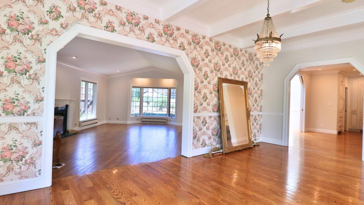 Detail Gallery Image 19 of 71 For 200 Iris Way, Palo Alto,  CA 94303 - 6 Beds | 4/1 Baths