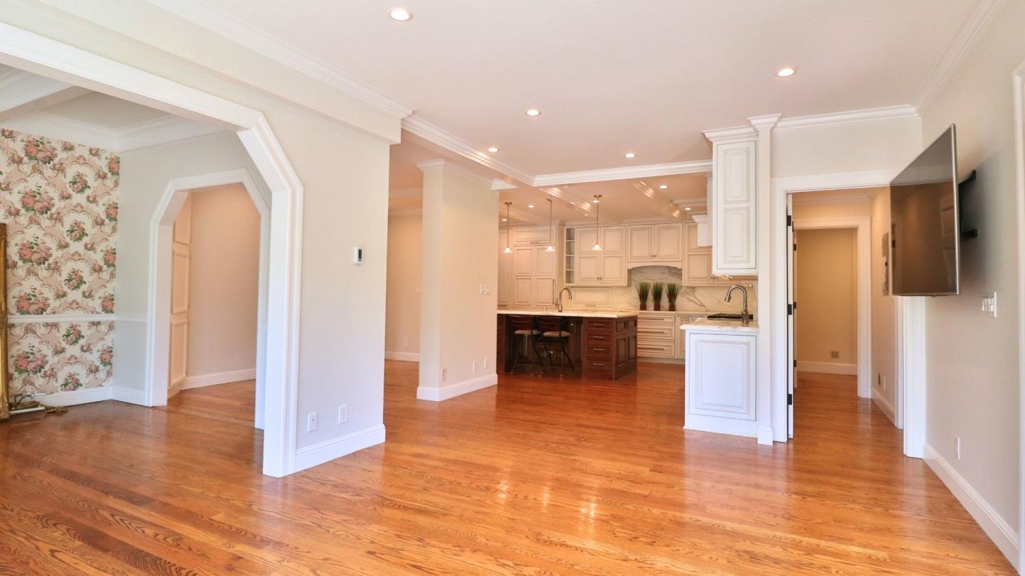 Detail Gallery Image 21 of 71 For 200 Iris Way, Palo Alto,  CA 94303 - 6 Beds | 4/1 Baths
