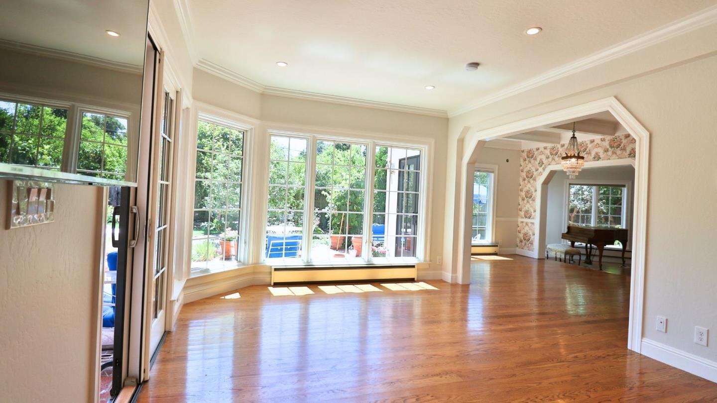 Detail Gallery Image 22 of 71 For 200 Iris Way, Palo Alto,  CA 94303 - 6 Beds | 4/1 Baths