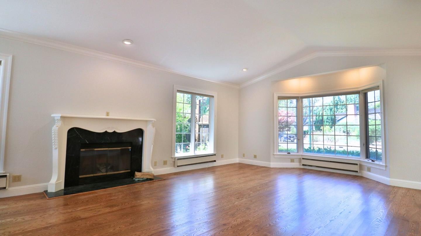 Detail Gallery Image 31 of 71 For 200 Iris Way, Palo Alto,  CA 94303 - 6 Beds | 4/1 Baths