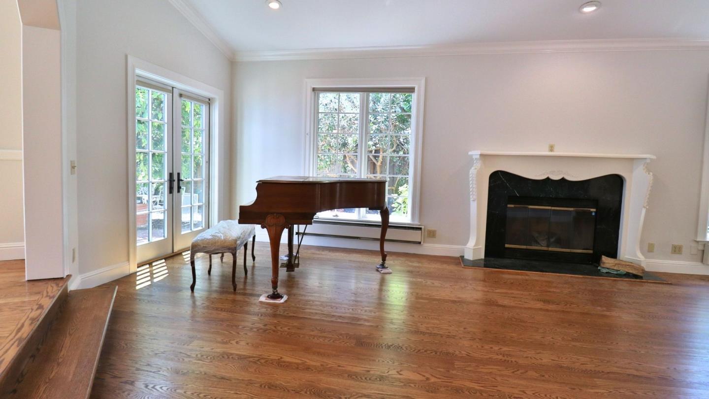 Detail Gallery Image 32 of 71 For 200 Iris Way, Palo Alto,  CA 94303 - 6 Beds | 4/1 Baths