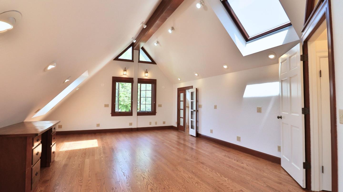 Detail Gallery Image 35 of 71 For 200 Iris Way, Palo Alto,  CA 94303 - 6 Beds | 4/1 Baths