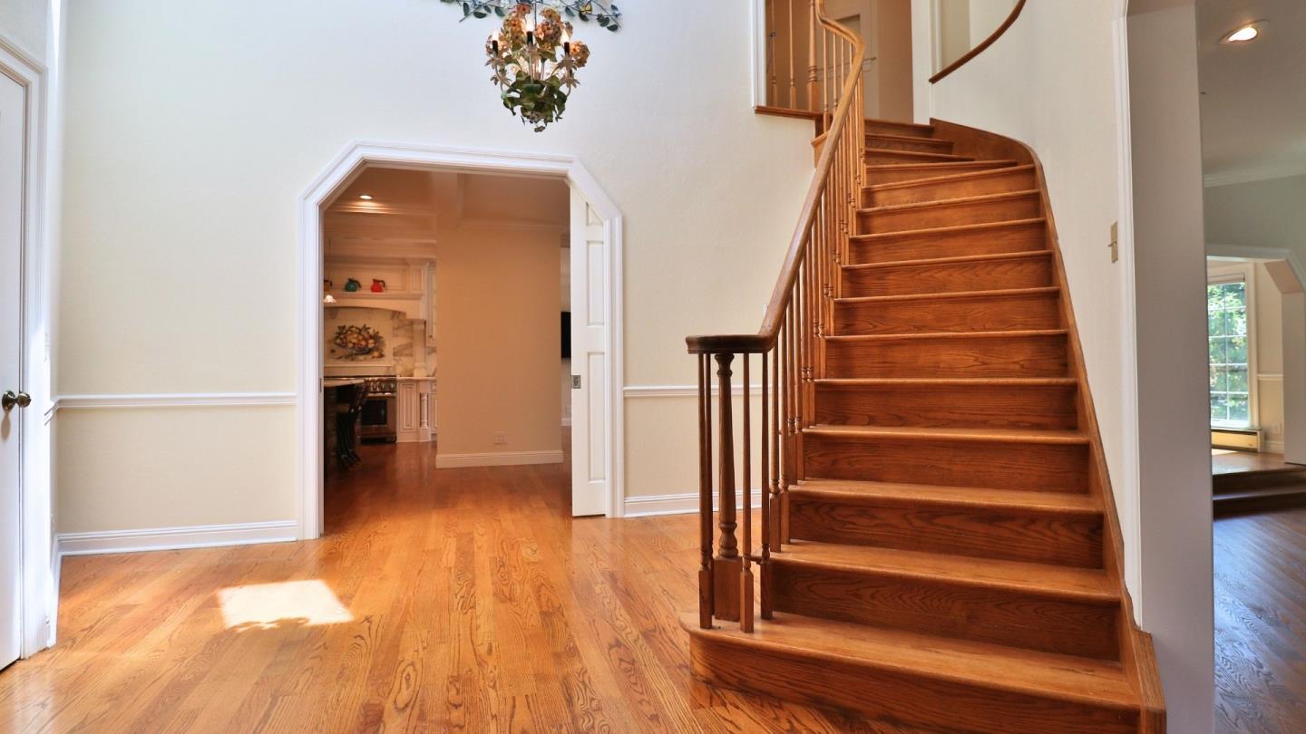 Detail Gallery Image 4 of 71 For 200 Iris Way, Palo Alto,  CA 94303 - 6 Beds | 4/1 Baths